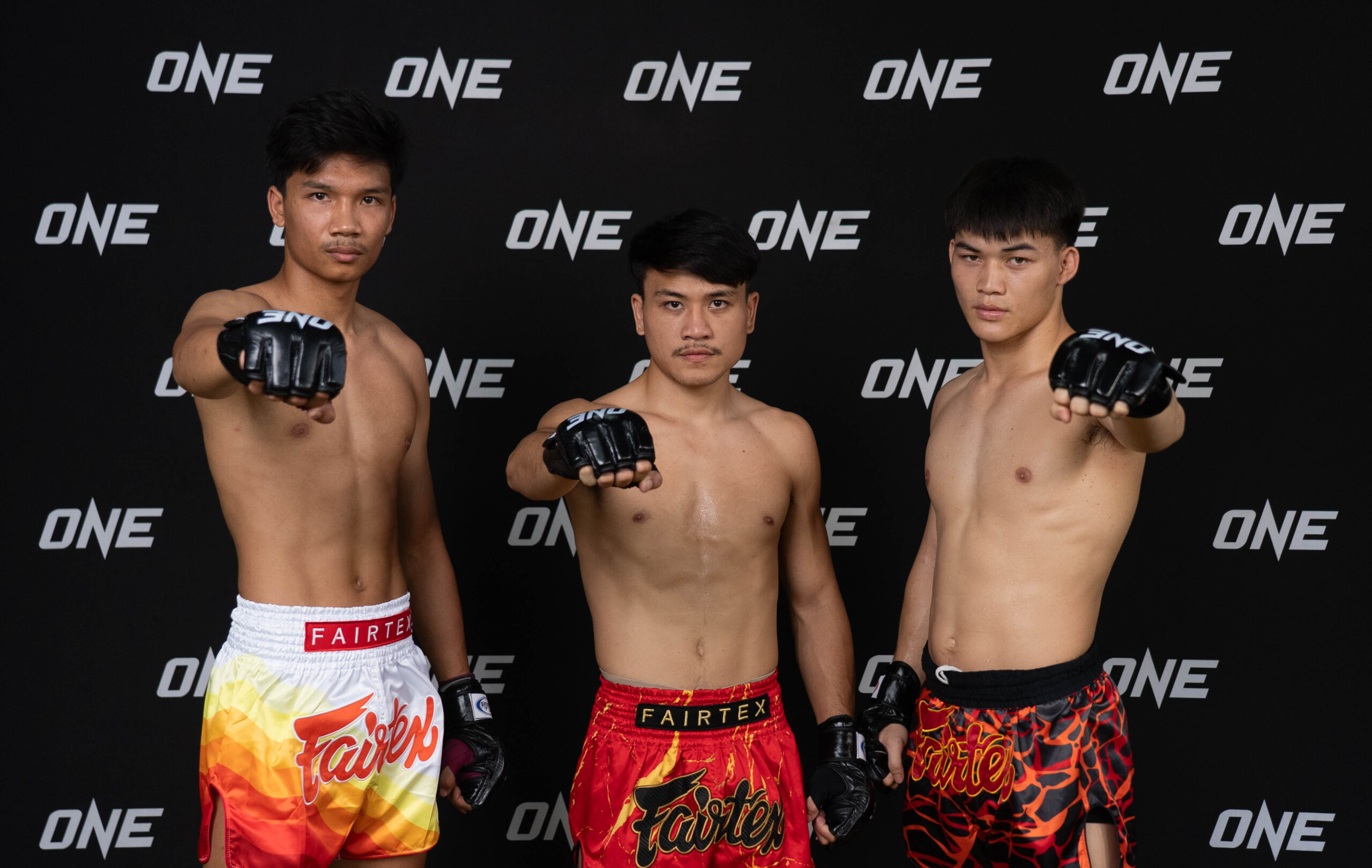 สามหนุ่มร่างทอง! “จ้าวเสือใหญ่-แรมโบ้เล็ก-อาลีฟ” โชว์หุ่นฟิตเปรี๊ยะ พร้อมยกทีมล่าชัย ศึก ONE Fight Night 32