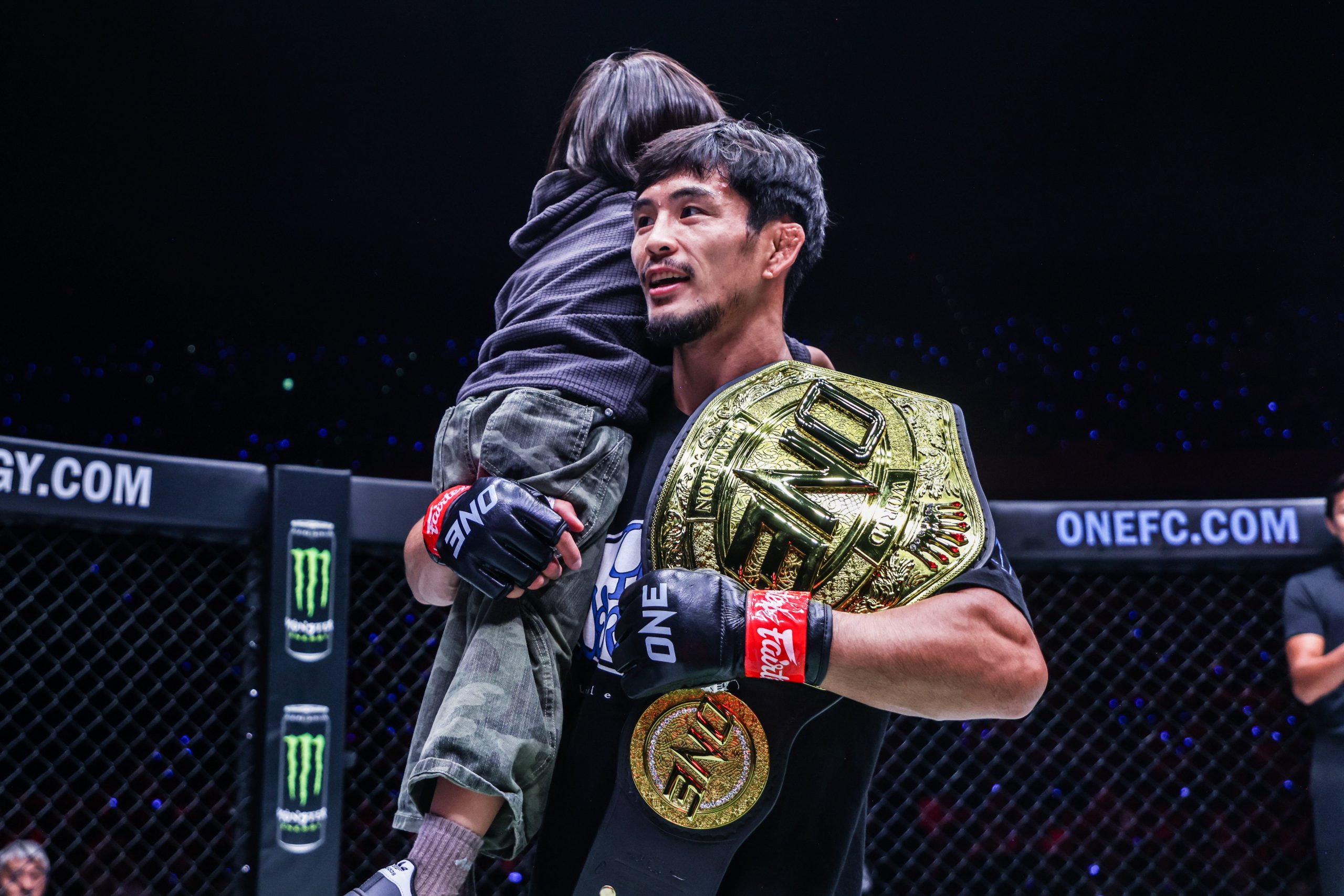 Yuya Wakamatsu & Christian Lee รักษาเข็มขัด MMA ด้วยชัยชนะ TKO ใน ONE 173