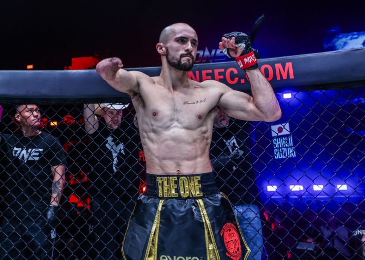 พีค็อก นักมวยไทยจอมพริ้วผู้โดดเด่นด้วยความเร็วและชั้นเชิงบนเวที