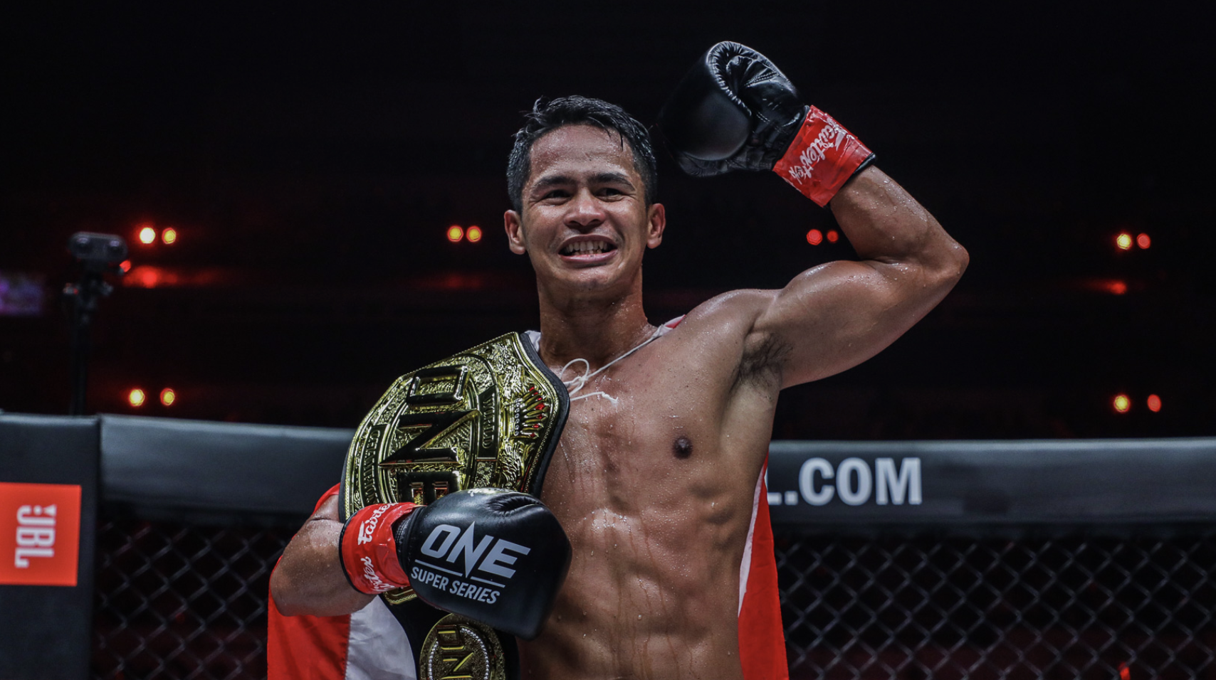 ซุปเปอร์บอน ป้องแชมป์โลก